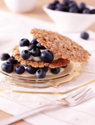 Blueberries with Oat Crisps and Crème Fraîche